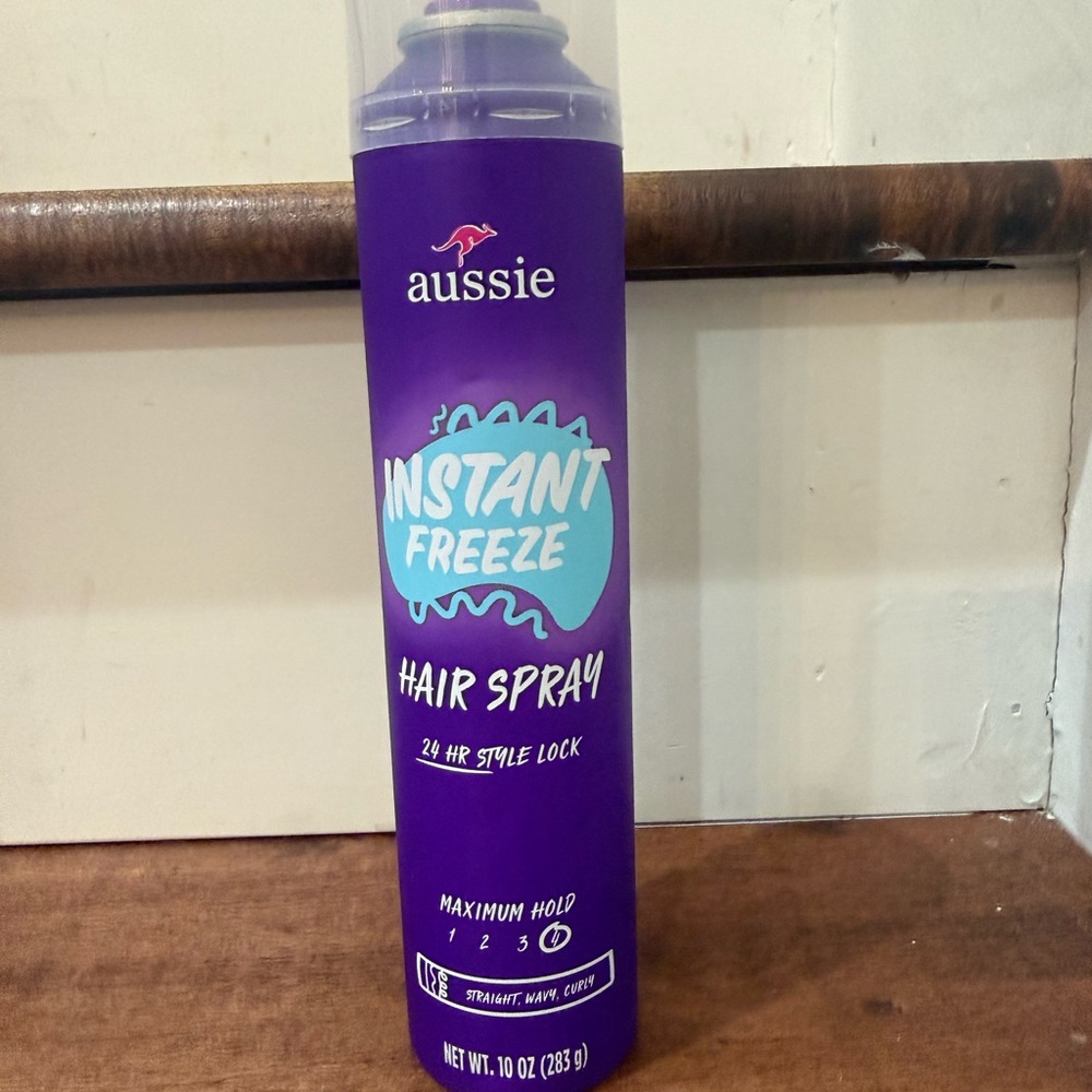 NWT Aussie Instant Freeze Hair Spray - Maximum Hol